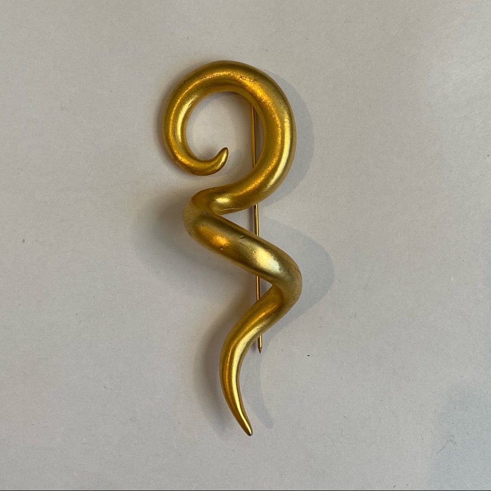 Vintage matte gold toned swirl‎ statement piece jewelry lapel pin brooch